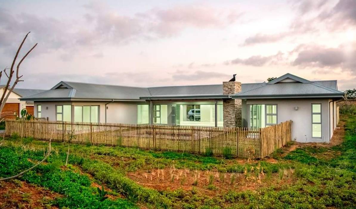 HSE Venter/Dilks, CA Architects CA Architects Minimalist balcony, veranda & terrace