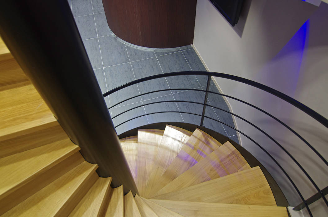 Rehabilitation d'une banque lyonnaise, Pierre Bernard Création Pierre Bernard Création Tangga Kayu Wood effect Stairs