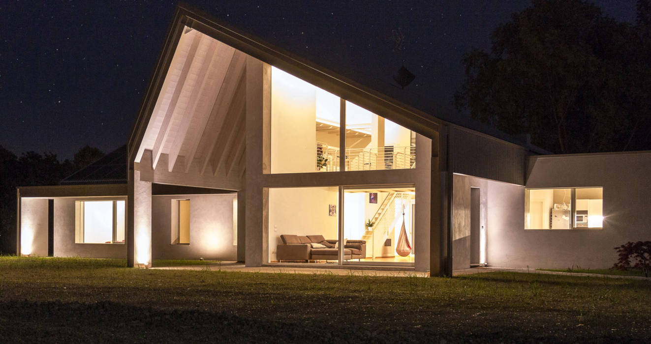 ​Casa in campagna dallo stile moderno, ALDENA ALDENA Modern windows & doors