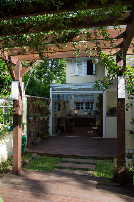 Área Externa de Lazer, Expace - espaços e experiências Expace - espaços e experiências Rustikaler Balkon, Veranda & Terrasse Holz Holznachbildung