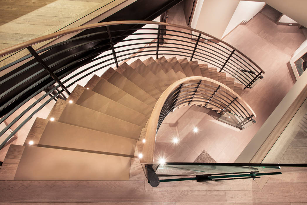 Buitengewone trap in prachtige woning in Aspen (Colorado), EeStairs | Stairs and balustrades EeStairs | Stairs and balustrades Modern Koridor, Hol & Merdivenler Ahşap Ahşap rengi