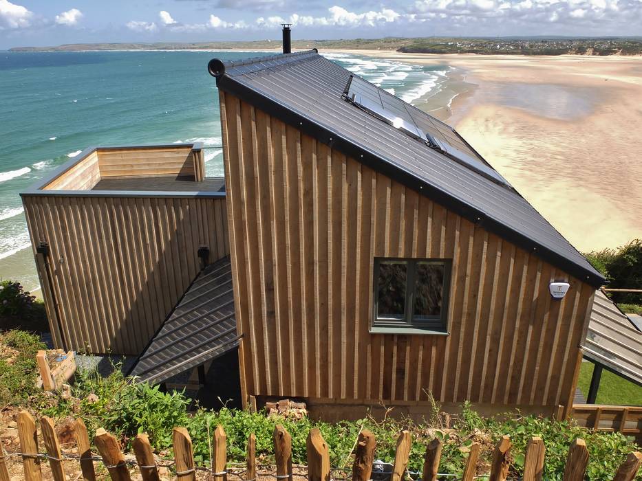 Sustainable Architectural Project Cornwall, Edge Of Cliff, St Ives, Cornwall Arco2 Architecture Ltd Дома в рустикальном стиле Architects Cornwall, architecture Cornwall, arco2 architects, eco friendly architects, sustainable architects, sustainable architecture, architecture by the sea, beach house architecture,