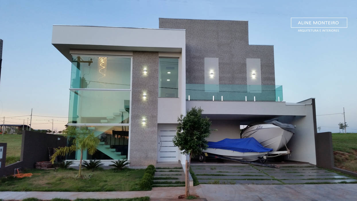 Fachada Monteiro arquitetura e interiores Casas familiares fachada,vitrine,vidro,escada