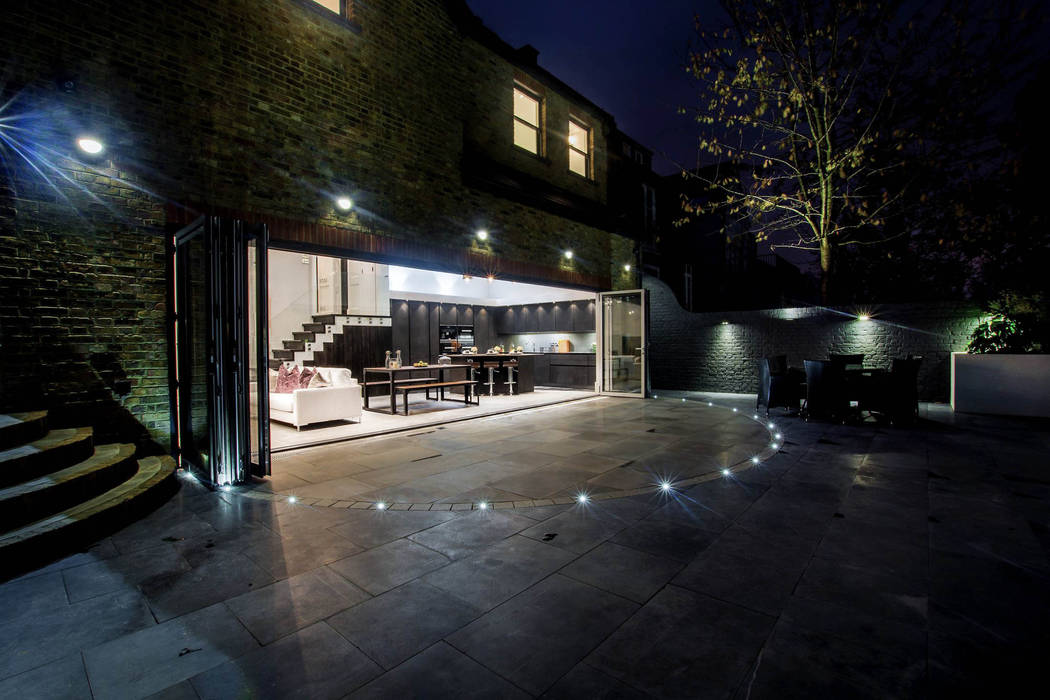 An Indoor Kitchen with a View of the Outside, Vogue Kitchens Vogue Kitchens Modern kitchen