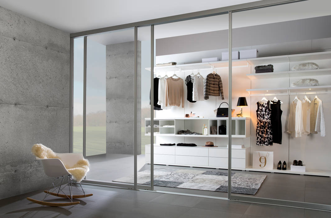 Modern dressing room by homify Modern.