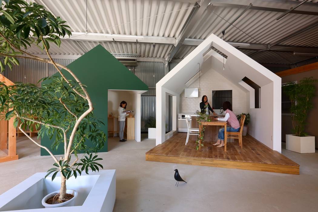 omihihachiman-workspace, ALTS DESIGN OFFICE ALTS DESIGN OFFICE Salle multimédia minimaliste