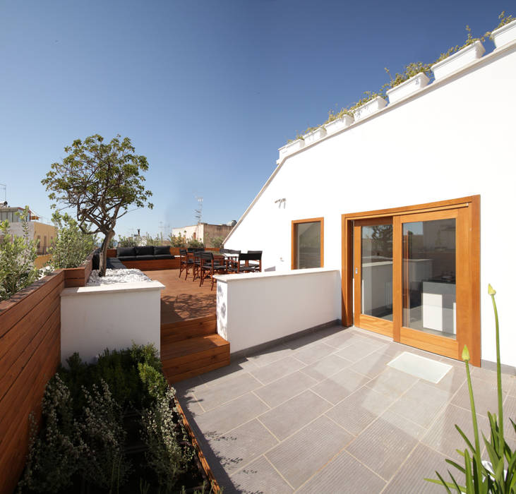 TER, studioSAL_14 studioSAL_14 Minimalist balcony, veranda & terrace Wood Wood effect