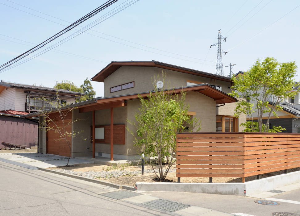 長野県長野市（中越の家）, 藤松建築設計室 藤松建築設計室 Garajes de estilo moderno Garajes