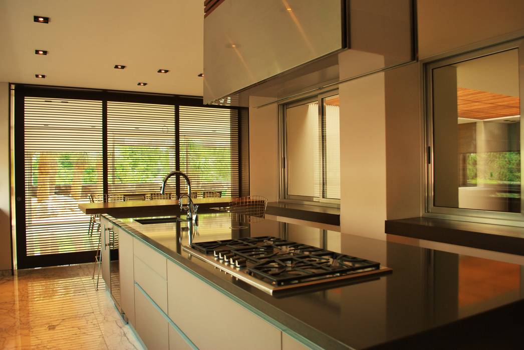 homify Modern kitchen Glass