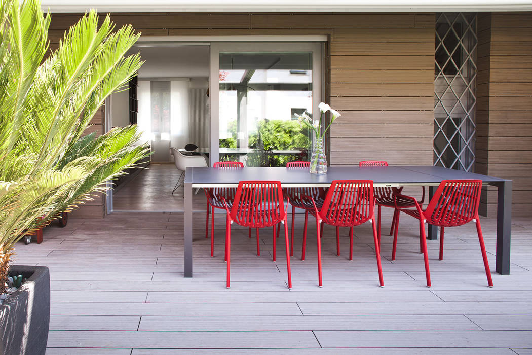 C House, EXiT architetti associati EXiT architetti associati Minimalist balcony, veranda & terrace