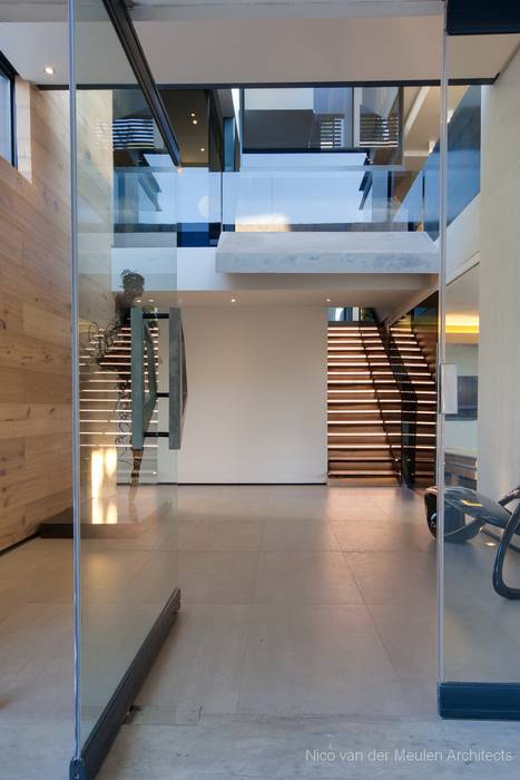 Concrete House , Nico Van Der Meulen Architects Nico Van Der Meulen Architects Modern corridor, hallway & stairs