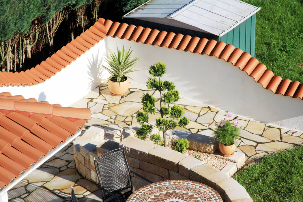 Geschwungene Mauer Eines Mediterranen Gartens Mediterraner