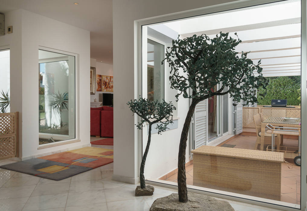 Vale do Lobo, Zenaida Lima Fotografia Zenaida Lima Fotografia Classic style corridor, hallway and stairs