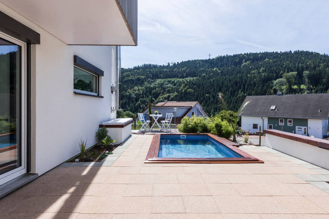 Selbst der pool ist kleiner wie üblich: terrasse von ...