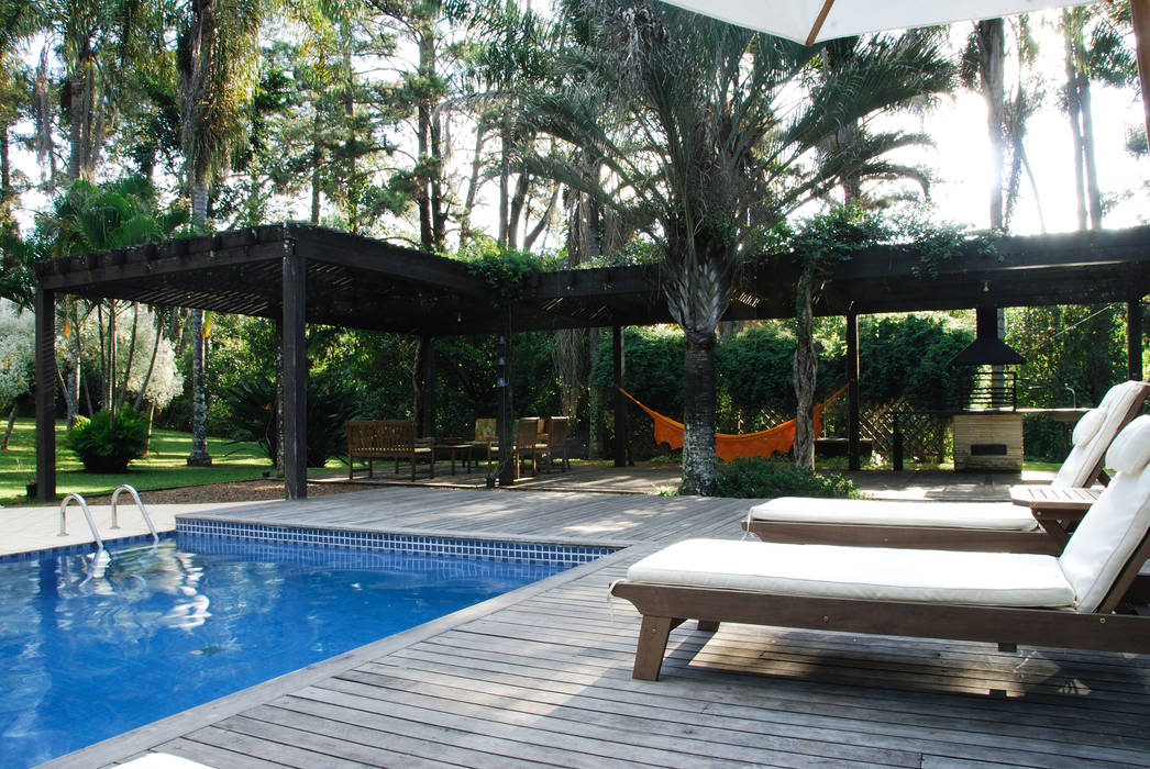 CASA ILHA DE IRAKLIA – PAISAGISMO, Eduardo Novaes Arquitetura e Urbanismo Ltda. Eduardo Novaes Arquitetura e Urbanismo Ltda. Piscinas de estilo tropical