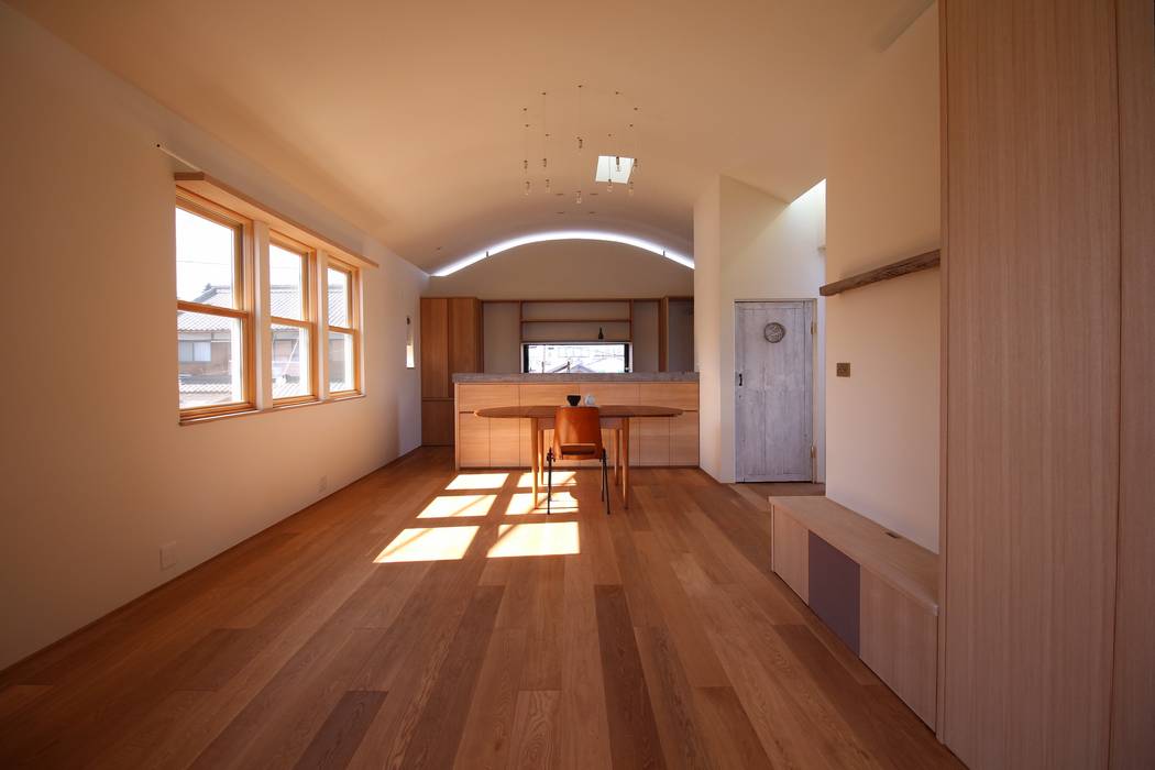 House in Uenokurumazaka, Mimasis Design／ミメイシス デザイン Mimasis Design／ミメイシス デザイン Cozinhas minimalistas Madeira Acabamento em madeira