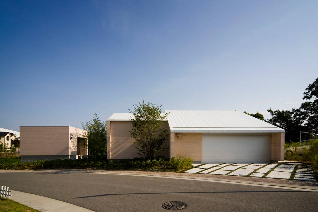 愛車と暮らす家（フェラーリ）, Kenji Yanagawa Architect and Associates Kenji Yanagawa Architect and Associates Modern Houses Wood Wood effect