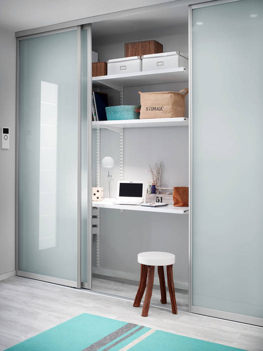 homify Modern Dressing Room