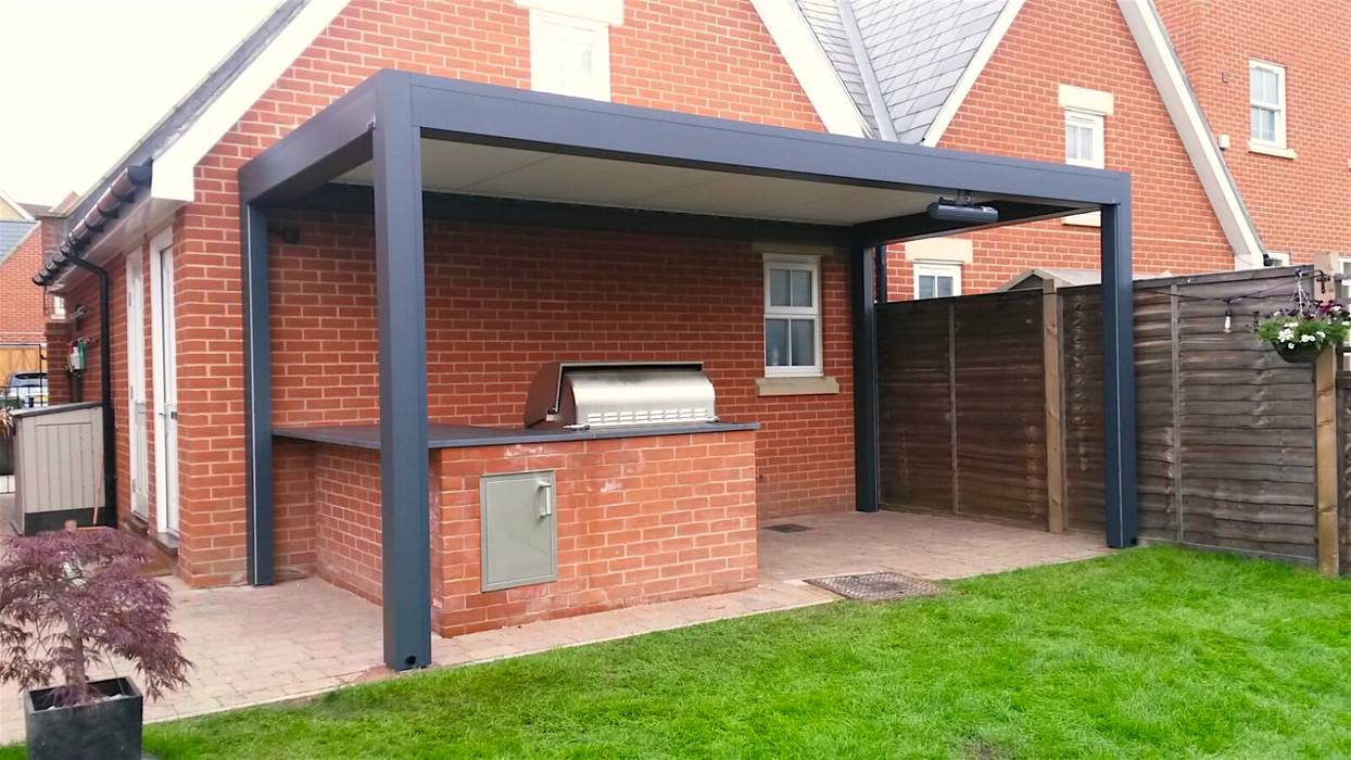 Outdoor Living Pod, Louvered Roof Patio Canopy Installation. homify Jardin moderne outdoor living pod,louvered,roof,patio,terrace,canopy,garden,room,barbecue