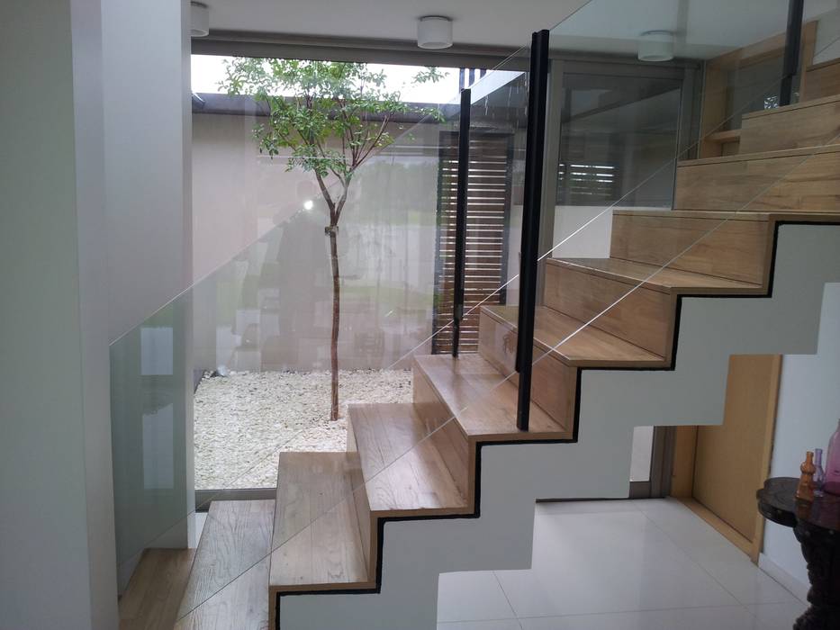 Lagos del Norte, estudio|44 estudio|44 Modern Corridor, Hallway and Staircase