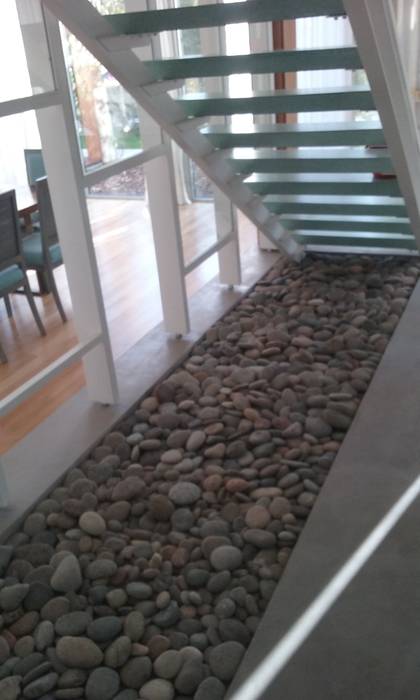 Talar del Lago II, estudio|44 estudio|44 Modern corridor, hallway & stairs Stone