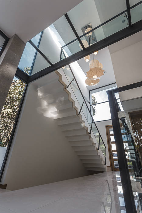 Bosques de Bugambilias, 2M Arquitectura 2M Arquitectura Pasillos, vestíbulos y escaleras minimalistas