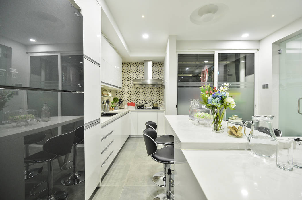 Ultramodern Loft | CONDOMINIUM, Design Spirits Design Spirits Modern kitchen