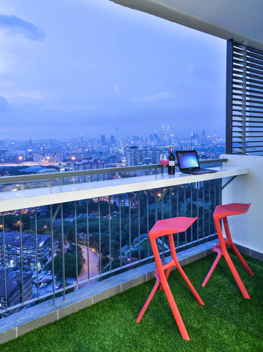 Ultramodern Loft | CONDOMINIUM, Design Spirits Design Spirits Modern style balcony, porch & terrace