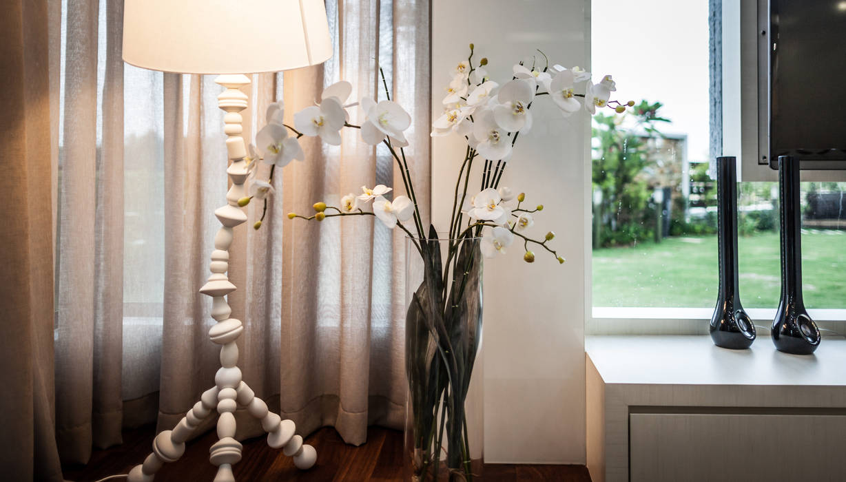 Majestic Contemporary | BUNGALOW , Design Spirits Design Spirits Salas de estilo minimalista