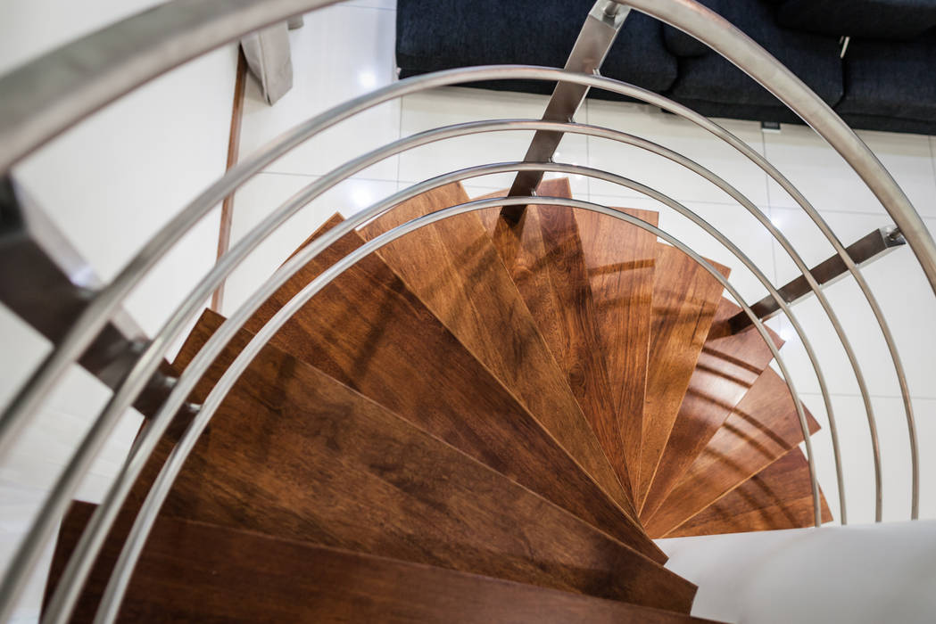 Majestic Contemporary | BUNGALOW , Design Spirits Design Spirits Minimalist corridor, hallway & stairs