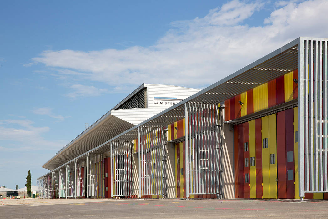 Extension du groupement d’hélicoptères de la sécurité civile , NBJ Architectes NBJ Architectes Commercial spaces Airports