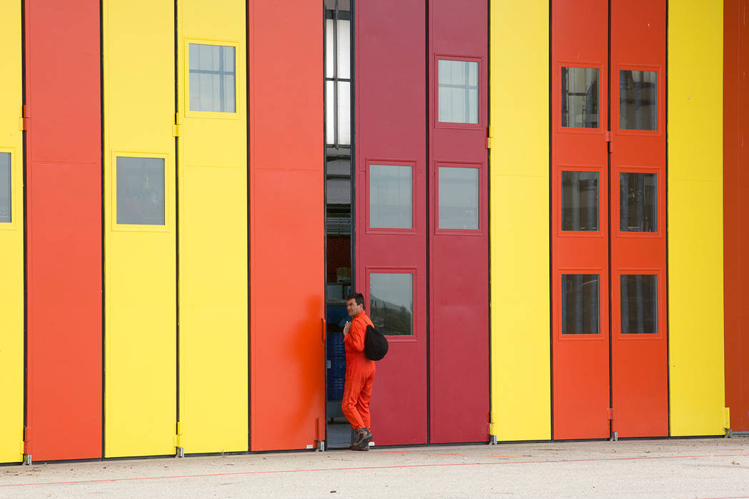 Extension du groupement d’hélicoptères de la sécurité civile , NBJ Architectes NBJ Architectes Commercial spaces Sân bay