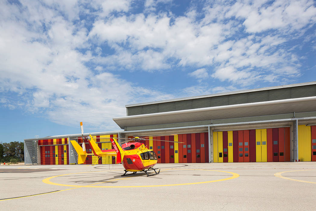 Extension du groupement d’hélicoptères de la sécurité civile , NBJ Architectes NBJ Architectes Commercial spaces Airports