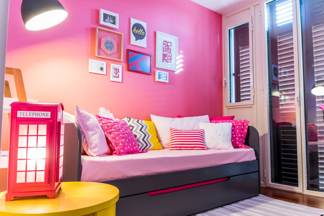 Dormitorio niña homify Dormitorios infantiles de estilo moderno dormitorio niña,color rosa,cuadros pared,cojines cama