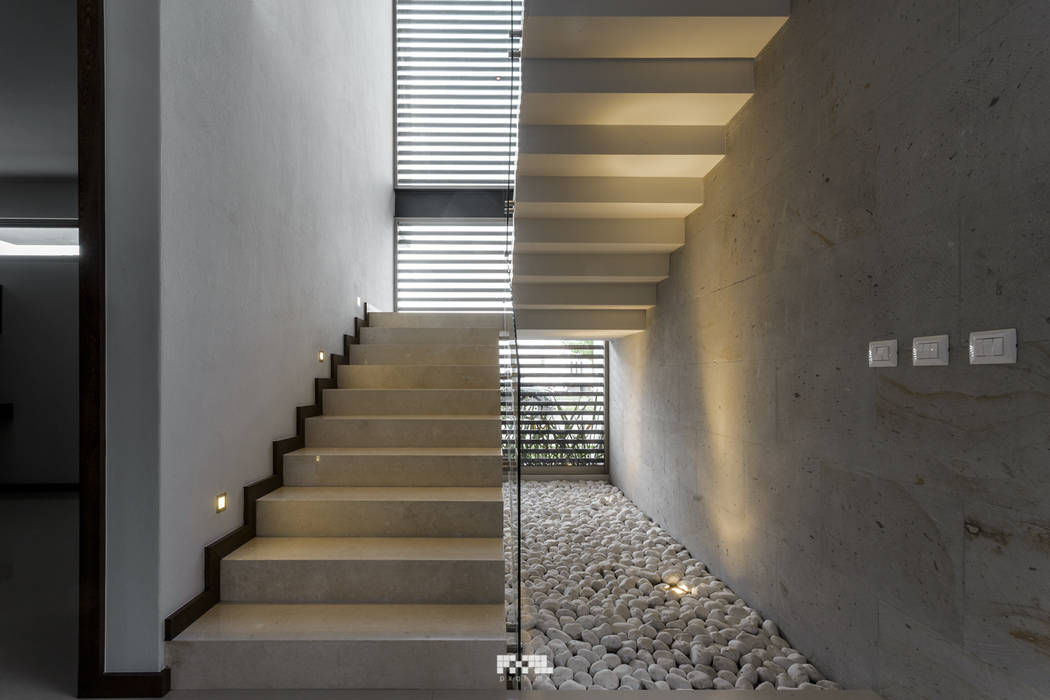 Solares 132, 2M Arquitectura 2M Arquitectura Modern corridor, hallway & stairs