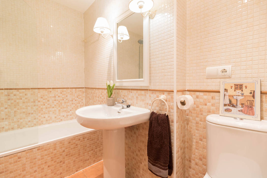 REPORTAJE FOTOGRÁFICO ALQUILER EN SOJUELA, Become a Home Become a Home Ванна кімната