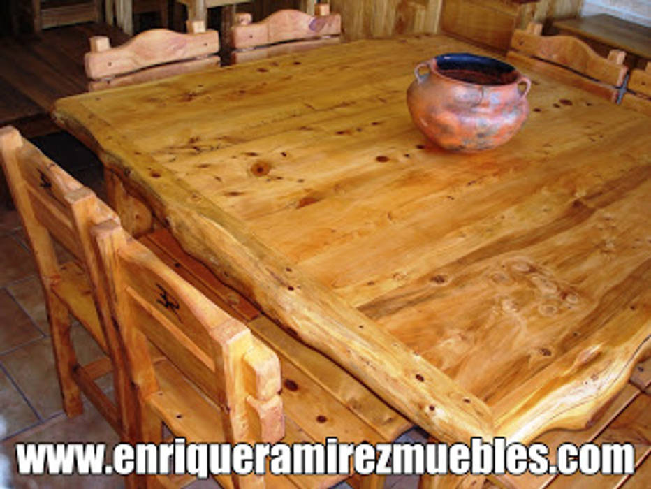 Mesas de madera maciza, Enrique Ramirez Muebles artesanales Enrique Ramirez Muebles artesanales Rustic style dining room Solid Wood Multicolored Tables