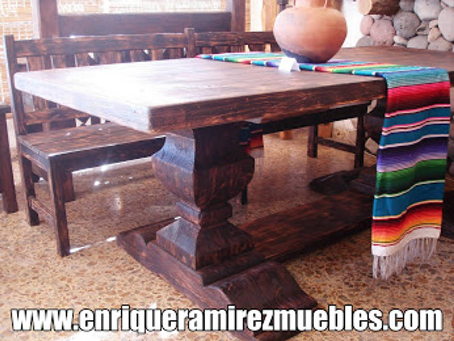 Mesas de madera maciza, Enrique Ramirez Muebles artesanales Enrique Ramirez Muebles artesanales Rustic style dining room Solid Wood Multicolored Tables