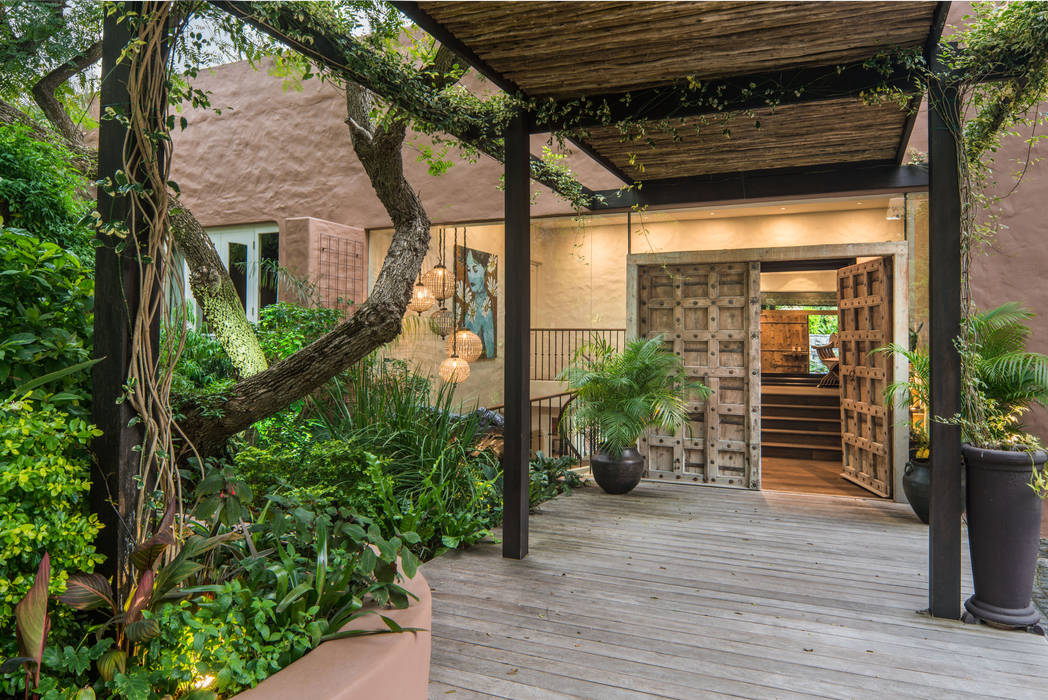 THE VILLA, CAPE TOWN I MARVIN FARR ARCHITECTS MARVIN FARR ARCHITECTS Eclectic style balcony, veranda & terrace