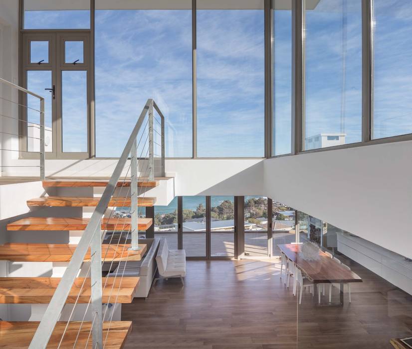 HOUSE I ATLANTIC SEABOARD, CAPE TOWN, MARVIN FARR ARCHITECTS MARVIN FARR ARCHITECTS Pasillos, vestíbulos y escaleras de estilo moderno