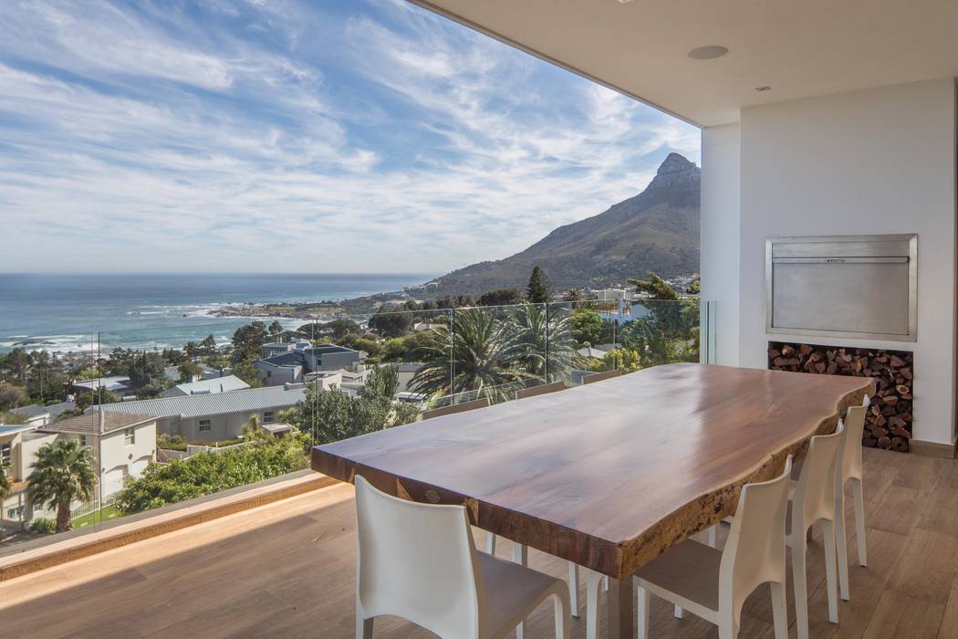 HOUSE I ATLANTIC SEABOARD, CAPE TOWN I MARVIN FARR ARCHITECTS MARVIN FARR ARCHITECTS Patios