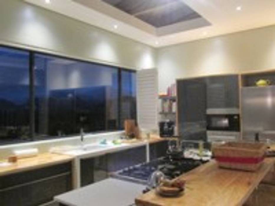 Architect Designed kitchen with views of Stellenbosch Beverley Hui Architects Modern Kitchen