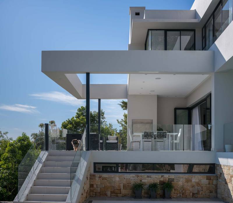 HOUSE I CAMPS BAY, CAPE TOWN, MARVIN FARR ARCHITECTS MARVIN FARR ARCHITECTS モダンデザインの テラス