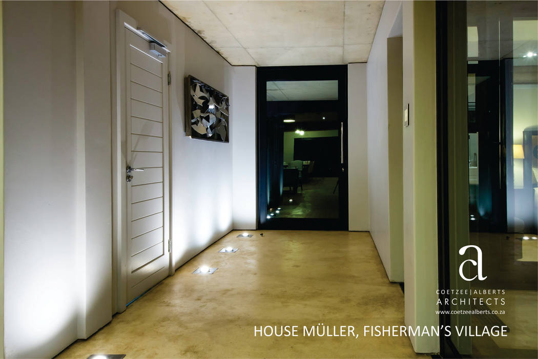 House Meuller, Coetzee Alberts Architects Coetzee Alberts Architects Modern corridor, hallway & stairs