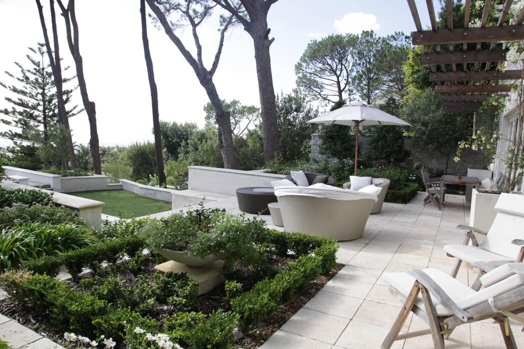 Formal seating area classic style garden by red daffodil classic | homify