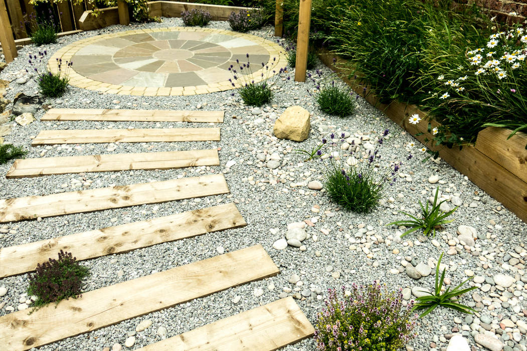 Modern Garden with a rustic twist Yorkshire Gardens สวน sleepers