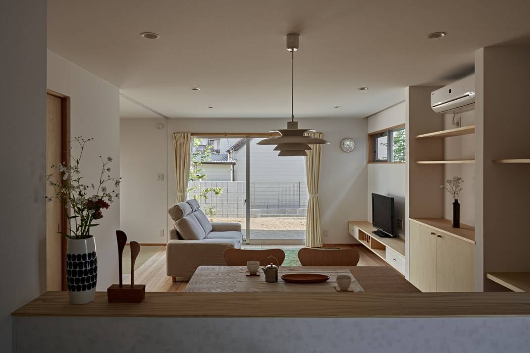 校舎がみえる小さな家, toki Architect design office toki Architect design office ミニマルデザインの リビング カウンターキッチン,ダイニング,リビング,リビングダイニング