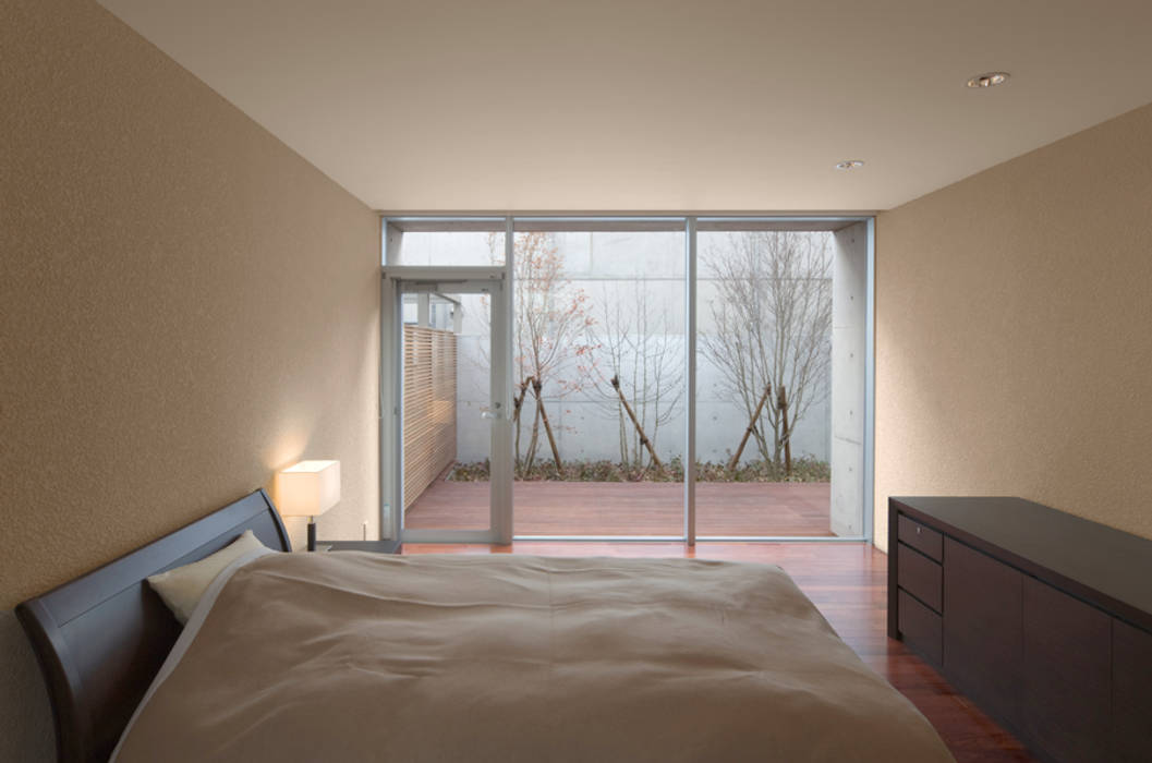 寝室 Atelier Square モダンスタイルの寝室 寝室,庭