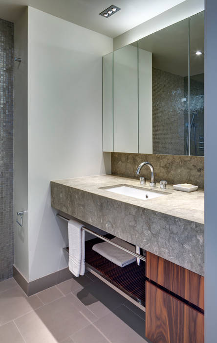 Richman Duplex Apartment, New York, Lilian H. Weinreich Architects Lilian H. Weinreich Architects Modern Bathroom