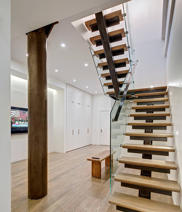 Duplex Floating Stairs Lilian H. Weinreich Architects Modern corridor, hallway & stairs